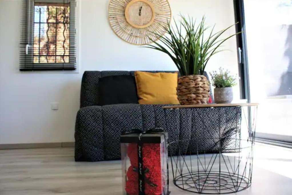 Appartement Tout Equipe En Rez-De-Jardin Entre Gard Et Ardeche Saint-Julien-de-Peyrolas Ngoại thất bức ảnh
